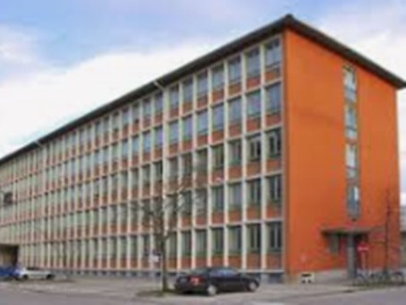 Umzug in ein Neues Gebaeude