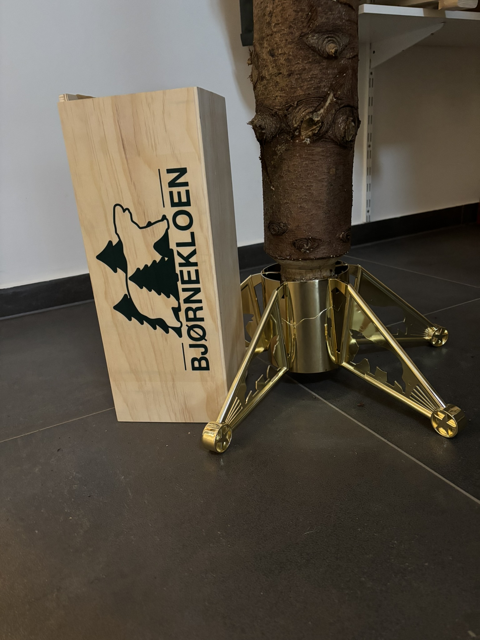 Bjørnekloen juletræsfod - guld